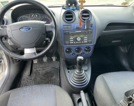 Сірий Форд Фієста, об'ємом двигуна 1.3 л та пробігом 180 тис. км за 5600 $, фото 13 на Automoto.ua