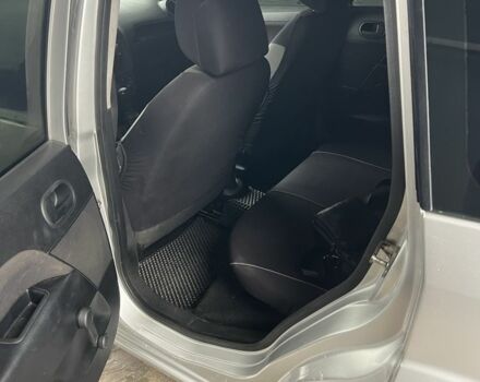 Серый Форд Фиеста, объемом двигателя 1.2 л и пробегом 194 тыс. км за 3300 $, фото 7 на Automoto.ua