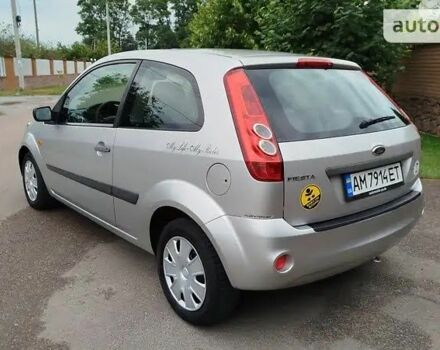Серый Форд Фиеста, объемом двигателя 1.3 л и пробегом 142 тыс. км за 3500 $, фото 3 на Automoto.ua