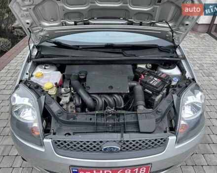 Сірий Форд Фієста, об'ємом двигуна 1.4 л та пробігом 178 тис. км за 4499 $, фото 17 на Automoto.ua