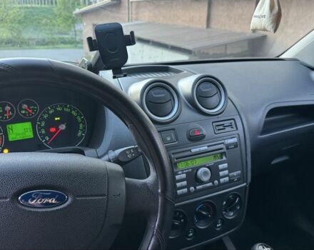 Сірий Форд Фієста, об'ємом двигуна 1.4 л та пробігом 210 тис. км за 4000 $, фото 10 на Automoto.ua