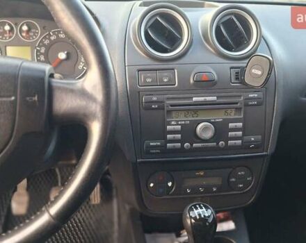 Серый Форд Фиеста, объемом двигателя 1.39 л и пробегом 269 тыс. км за 3800 $, фото 10 на Automoto.ua