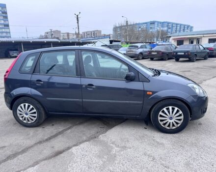 Серый Форд Фиеста, объемом двигателя 1.4 л и пробегом 225 тыс. км за 3700 $, фото 5 на Automoto.ua