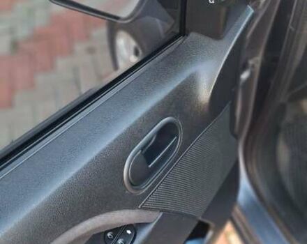 Серый Форд Фиеста, объемом двигателя 1.39 л и пробегом 269 тыс. км за 3800 $, фото 5 на Automoto.ua