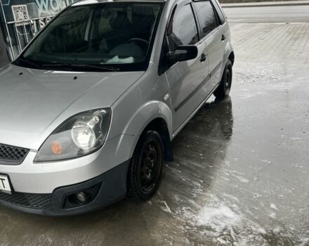 Серый Форд Фиеста, объемом двигателя 1.2 л и пробегом 194 тыс. км за 3300 $, фото 2 на Automoto.ua