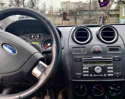 Серый Форд Фиеста, объемом двигателя 1.4 л и пробегом 213 тыс. км за 4700 $, фото 5 на Automoto.ua