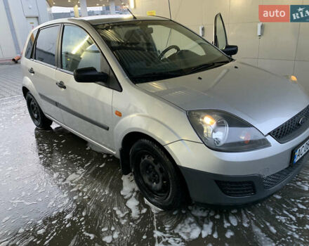 Сірий Форд Фієста, об'ємом двигуна 1.39 л та пробігом 265 тис. км за 4000 $, фото 2 на Automoto.ua