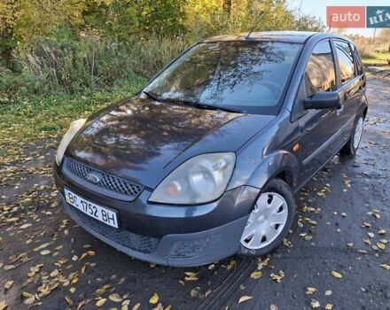 Серый Форд Фиеста, объемом двигателя 1.4 л и пробегом 291 тыс. км за 2899 $, фото 5 на Automoto.ua