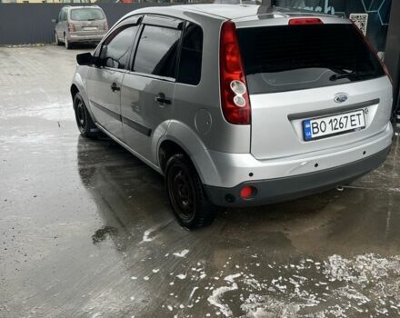 Серый Форд Фиеста, объемом двигателя 1.2 л и пробегом 194 тыс. км за 3300 $, фото 4 на Automoto.ua