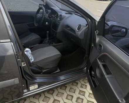 Серый Форд Фиеста, объемом двигателя 1.4 л и пробегом 202 тыс. км за 3499 $, фото 6 на Automoto.ua