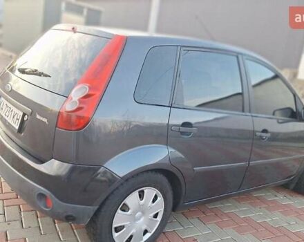 Серый Форд Фиеста, объемом двигателя 1.39 л и пробегом 269 тыс. км за 3800 $, фото 4 на Automoto.ua