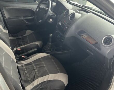 Серый Форд Фиеста, объемом двигателя 1.2 л и пробегом 194 тыс. км за 3300 $, фото 13 на Automoto.ua