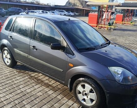 Серый Форд Фиеста, объемом двигателя 1.2 л и пробегом 180 тыс. км за 3700 $, фото 1 на Automoto.ua