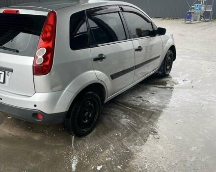 Серый Форд Фиеста, объемом двигателя 1.2 л и пробегом 194 тыс. км за 3300 $, фото 4 на Automoto.ua