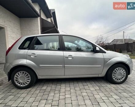 Сірий Форд Фієста, об'ємом двигуна 1.4 л та пробігом 178 тис. км за 4499 $, фото 4 на Automoto.ua