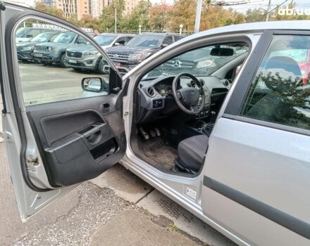 Серый Форд Фиеста, объемом двигателя 1.2 л и пробегом 110 тыс. км за 4490 $, фото 15 на Automoto.ua