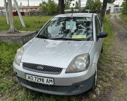 Серый Форд Фиеста, объемом двигателя 1.4 л и пробегом 295 тыс. км за 3500 $, фото 7 на Automoto.ua