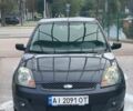 Серый Форд Фиеста, объемом двигателя 1.4 л и пробегом 277 тыс. км за 3800 $, фото 6 на Automoto.ua
