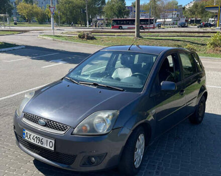 Серый Форд Фиеста, объемом двигателя 1.4 л и пробегом 250 тыс. км за 3500 $, фото 3 на Automoto.ua