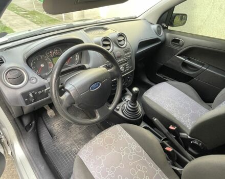 Сірий Форд Фієста, об'ємом двигуна 1.4 л та пробігом 300 тис. км за 2999 $, фото 9 на Automoto.ua