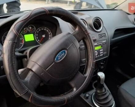Сірий Форд Фієста, об'ємом двигуна 1.39 л та пробігом 250 тис. км за 4400 $, фото 13 на Automoto.ua