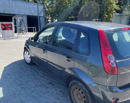 Серый Форд Фиеста, объемом двигателя 1.4 л и пробегом 250 тыс. км за 3500 $, фото 1 на Automoto.ua