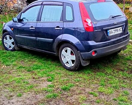 Серый Форд Фиеста, объемом двигателя 1.4 л и пробегом 214 тыс. км за 4200 $, фото 1 на Automoto.ua