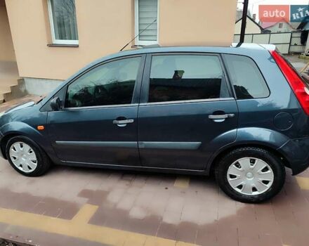 Серый Форд Фиеста, объемом двигателя 1.39 л и пробегом 203 тыс. км за 2999 $, фото 11 на Automoto.ua