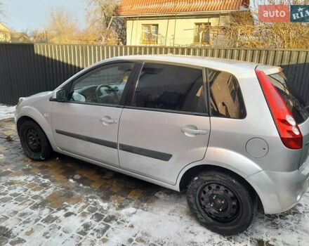 Сірий Форд Фієста, об'ємом двигуна 1.39 л та пробігом 197 тис. км за 3800 $, фото 2 на Automoto.ua