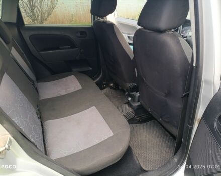 Серый Форд Фиеста, объемом двигателя 1.2 л и пробегом 226 тыс. км за 3800 $, фото 6 на Automoto.ua