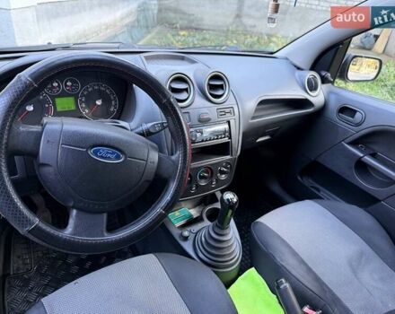 Сірий Форд Фієста, об'ємом двигуна 1.39 л та пробігом 149 тис. км за 3500 $, фото 7 на Automoto.ua