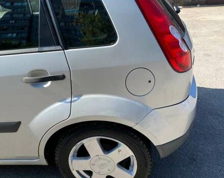 Серый Форд Фиеста, объемом двигателя 1.39 л и пробегом 145 тыс. км за 4100 $, фото 3 на Automoto.ua