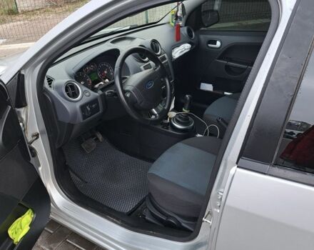 Сірий Форд Фієста, об'ємом двигуна 1.4 л та пробігом 183 тис. км за 3950 $, фото 4 на Automoto.ua