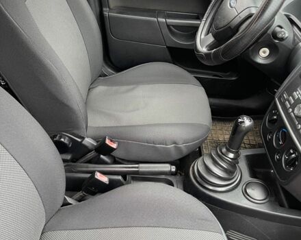 Серый Форд Фиеста, объемом двигателя 1.4 л и пробегом 230 тыс. км за 2800 $, фото 5 на Automoto.ua