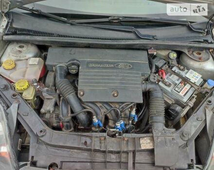 Сірий Форд Фієста, об'ємом двигуна 1.39 л та пробігом 235 тис. км за 4100 $, фото 6 на Automoto.ua