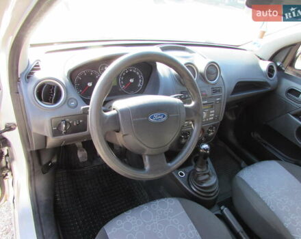 Серый Форд Фиеста, объемом двигателя 1.39 л и пробегом 223 тыс. км за 4200 $, фото 6 на Automoto.ua