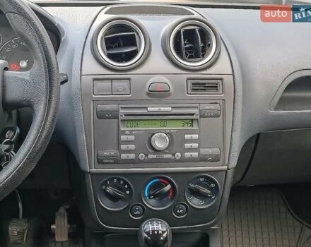 Серый Форд Фиеста, объемом двигателя 1.2 л и пробегом 110 тыс. км за 4490 $, фото 13 на Automoto.ua