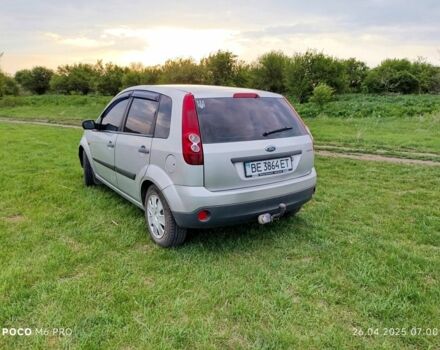 Серый Форд Фиеста, объемом двигателя 1.2 л и пробегом 226 тыс. км за 3800 $, фото 1 на Automoto.ua