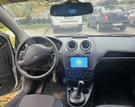 Сірий Форд Фієста, об'ємом двигуна 1.39 л та пробігом 130 тис. км за 5200 $, фото 8 на Automoto.ua