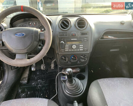 Сірий Форд Фієста, об'ємом двигуна 1.4 л та пробігом 161 тис. км за 2750 $, фото 10 на Automoto.ua