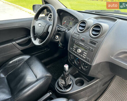 Сірий Форд Фієста, об'ємом двигуна 1.4 л та пробігом 202 тис. км за 4700 $, фото 28 на Automoto.ua