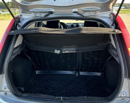 Серый Форд Фиеста, объемом двигателя 1.2 л и пробегом 175 тыс. км за 3900 $, фото 8 на Automoto.ua