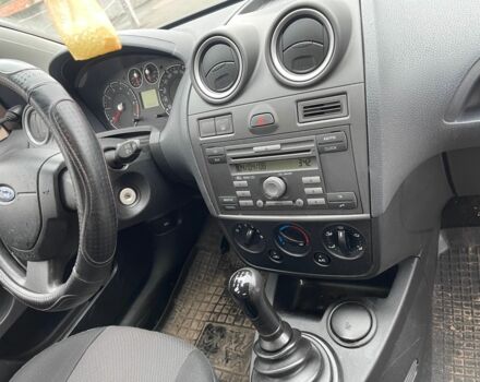 Серый Форд Фиеста, объемом двигателя 1.4 л и пробегом 230 тыс. км за 2800 $, фото 7 на Automoto.ua