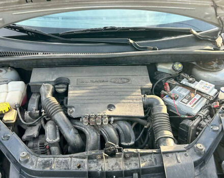 Сірий Форд Фієста, об'ємом двигуна 1.24 л та пробігом 209 тис. км за 4400 $, фото 8 на Automoto.ua