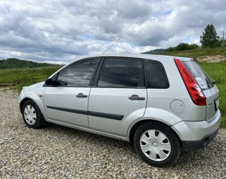 Серый Форд Фиеста, объемом двигателя 1.2 л и пробегом 175 тыс. км за 3900 $, фото 4 на Automoto.ua