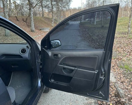 Сірий Форд Фієста, об'ємом двигуна 1.24 л та пробігом 234 тис. км за 4200 $, фото 17 на Automoto.ua