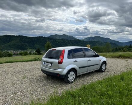 Серый Форд Фиеста, объемом двигателя 1.2 л и пробегом 175 тыс. км за 3900 $, фото 1 на Automoto.ua