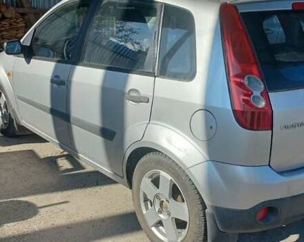 Серый Форд Фиеста, объемом двигателя 1.4 л и пробегом 295 тыс. км за 3500 $, фото 4 на Automoto.ua