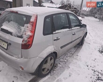 Сірий Форд Фієста, об'ємом двигуна 1.39 л та пробігом 200 тис. км за 3390 $, фото 7 на Automoto.ua