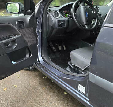 Серый Форд Фиеста, объемом двигателя 1.4 л и пробегом 282 тыс. км за 3300 $, фото 5 на Automoto.ua